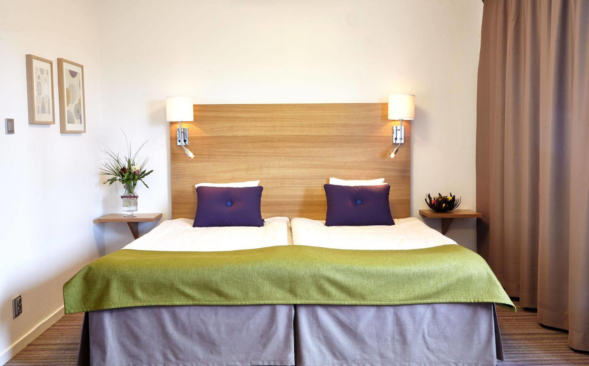 Hotell Hoegland เนเฮอ ภายนอก รูปภาพ